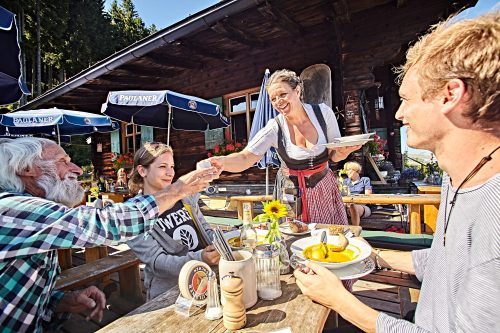 Gehört zum Lebensgefühl dazu: Gutes bayerisches Essen. 