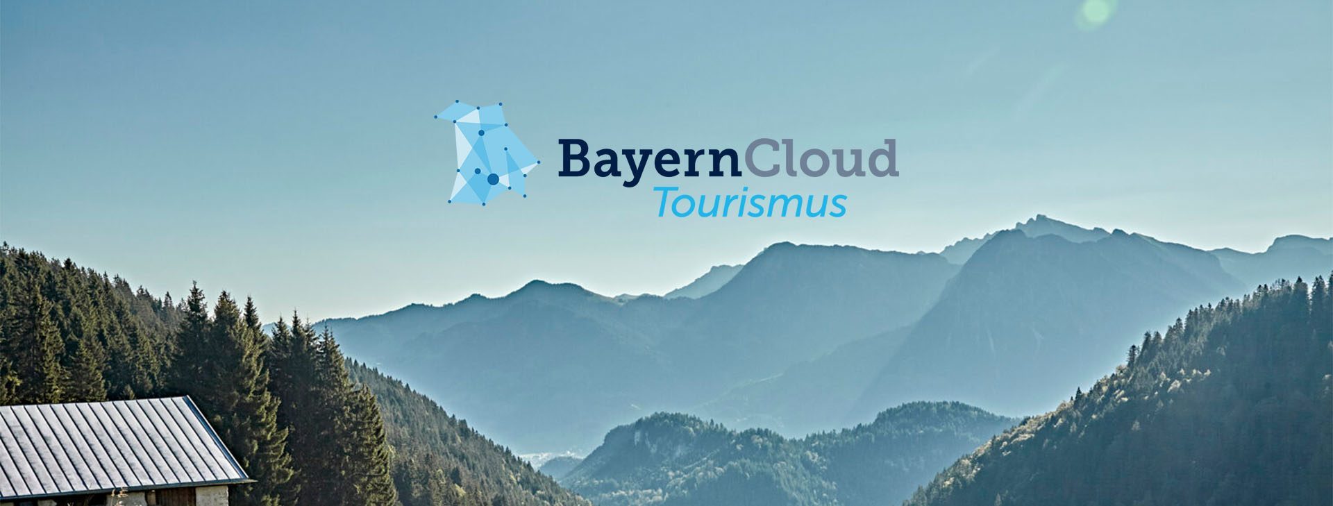 Logo BayernCloud Tourismus auf alpinen Hintergrund Logo BayernCloud Tourismus auf alpinem Hintergrund