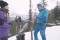 Marlene bekommt Ski erklärt Moderatorin Marlene bekommt Ski erklärt.