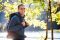 Philipp Lahm sagt: „Gesund kann jeder!“ Philipp Lahm mit Rucksack beim Wandern