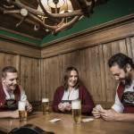 Geselliges Zusammensitzen im Wirtshaus Xaver´s