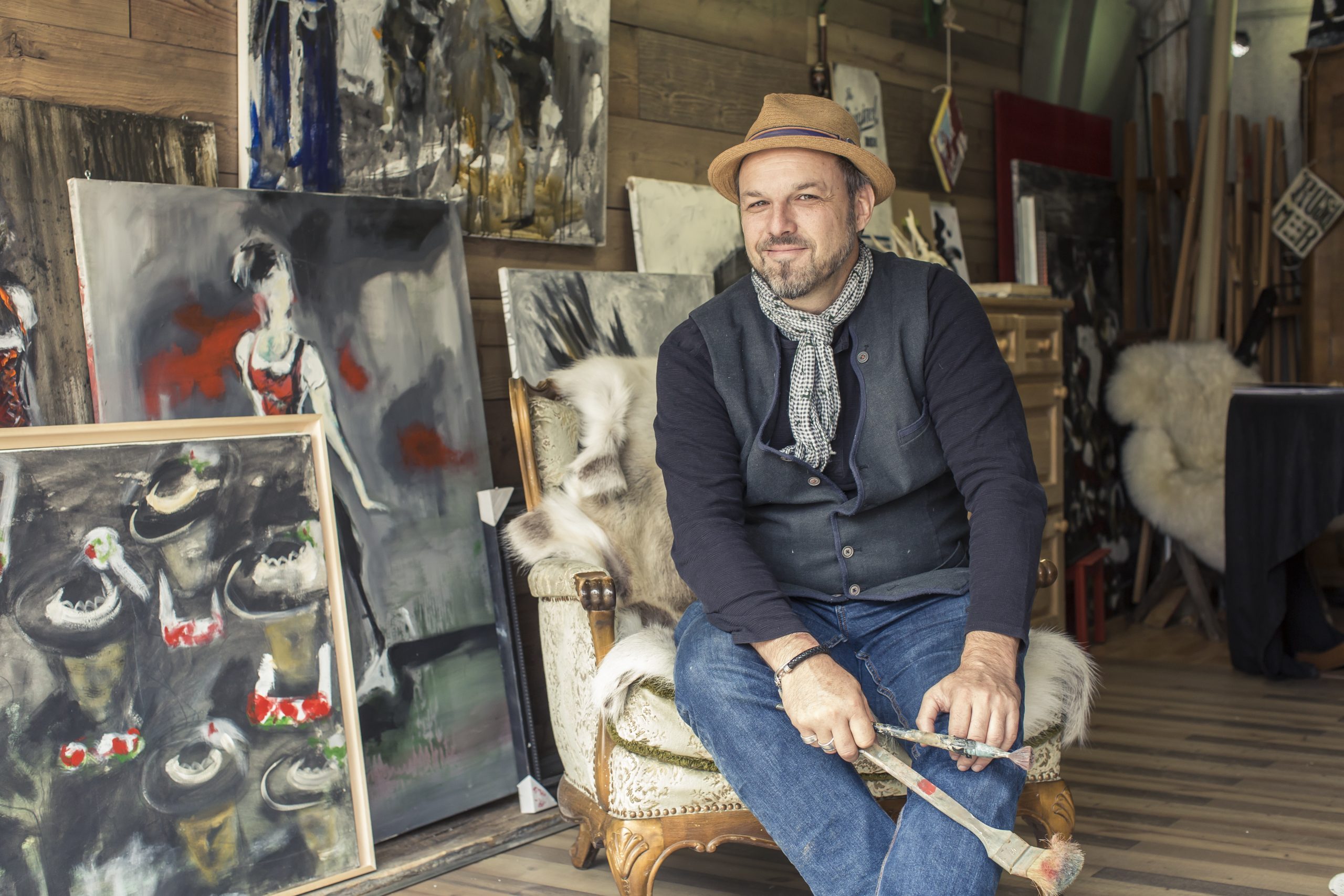 Bayern-Botschafter und K&uuml;nstler Thomas Neumann in seinem Atelier