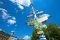Maibaum vor weiß-blauen Himmel Maibaum vor weiß-blauen Himmel