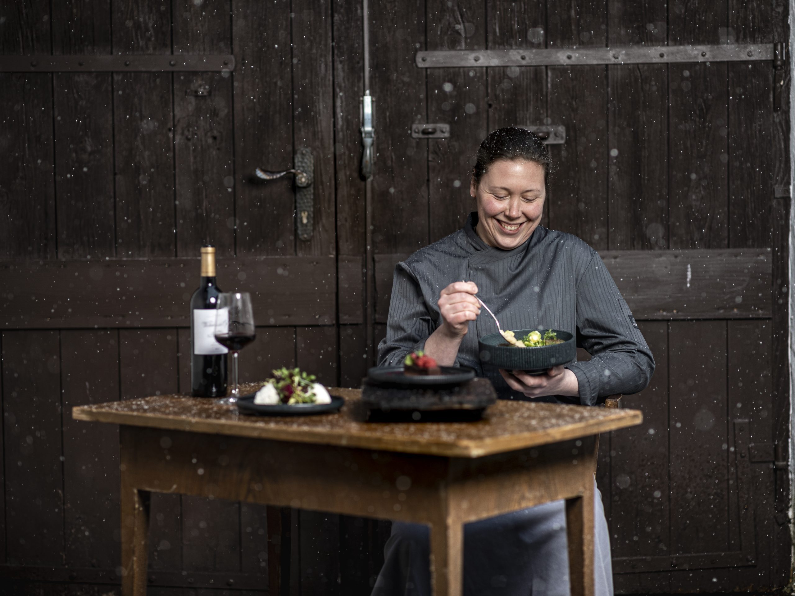 Bayern-Botschafterin und Spitzenk&ouml;chin Stefanie Bauer beim Schlemmen