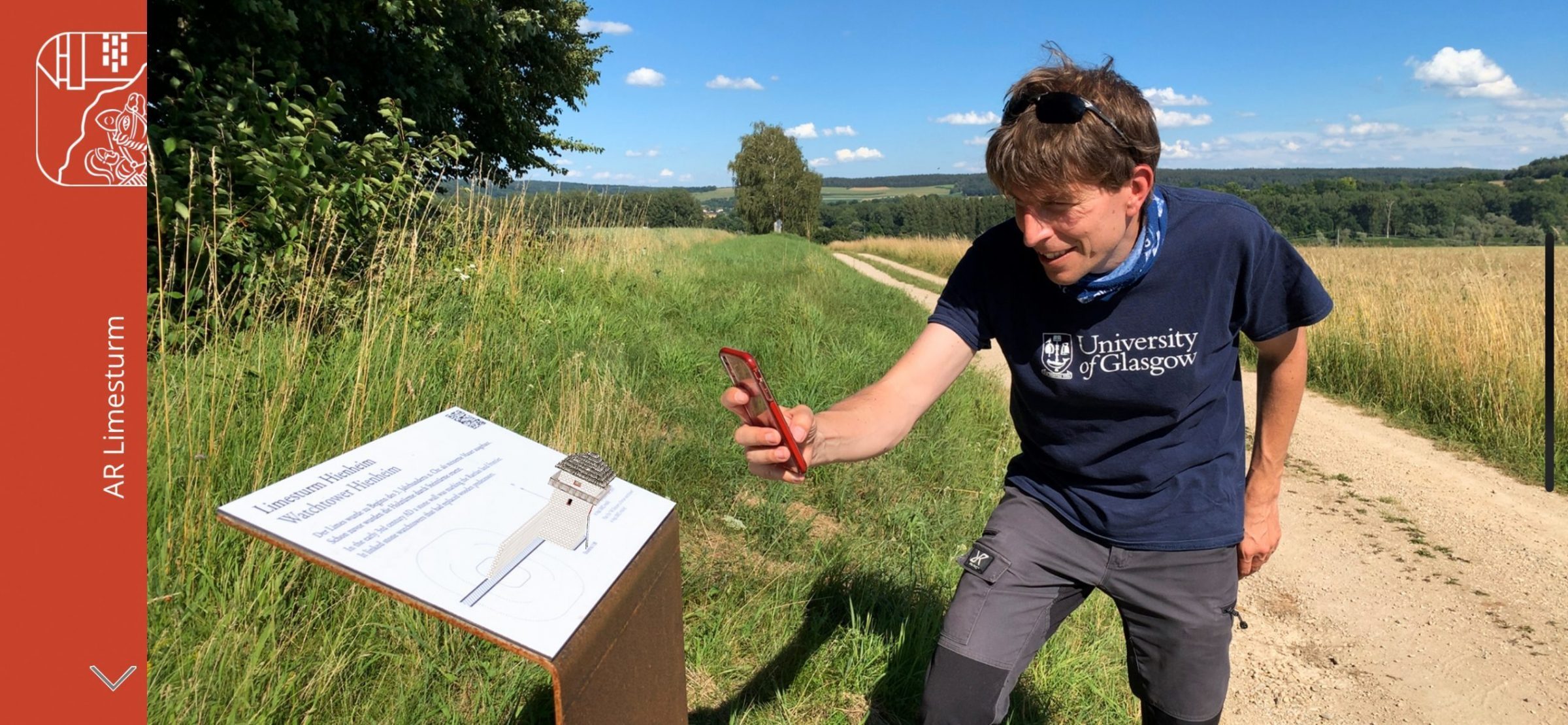 Für das AR-Erlebnis am Donaulimes reicht ein Smartphone. Einfach den QR-Code scannen, und schon zeigt das Display einen längst verfallenen römischen Wehrturm in seiner ganzen Pracht.