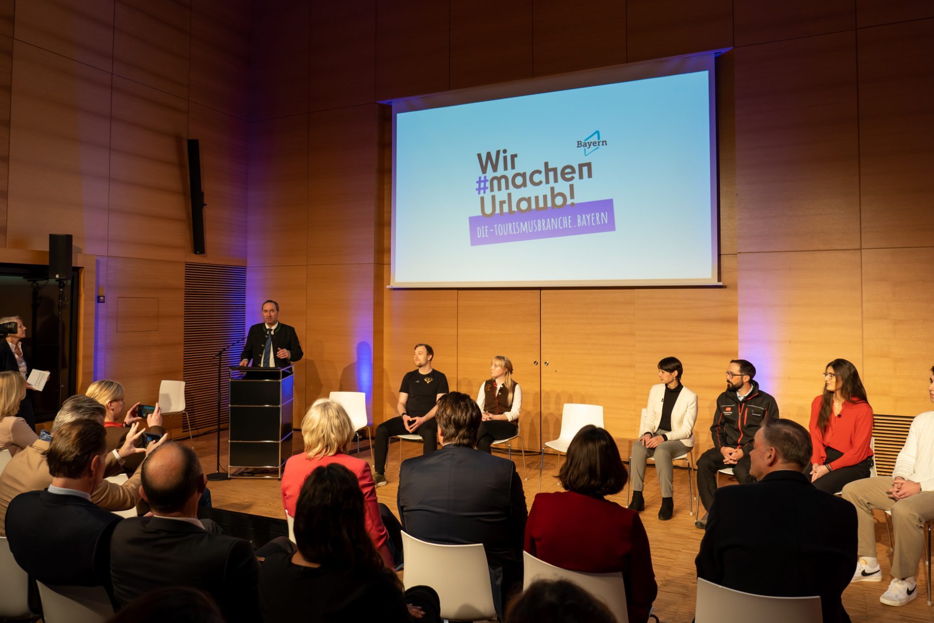 Pressekonferenz zur Imagekampagne "Wir machen Urlaub"