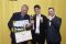 Geschäftsführer Jochen Mack sowie Philipp Orienec und André Preissler vom Hotel "einsmehr" in Augsburg nahmen den ADAC Tourismuspreis Bayern 2023 entgegen.