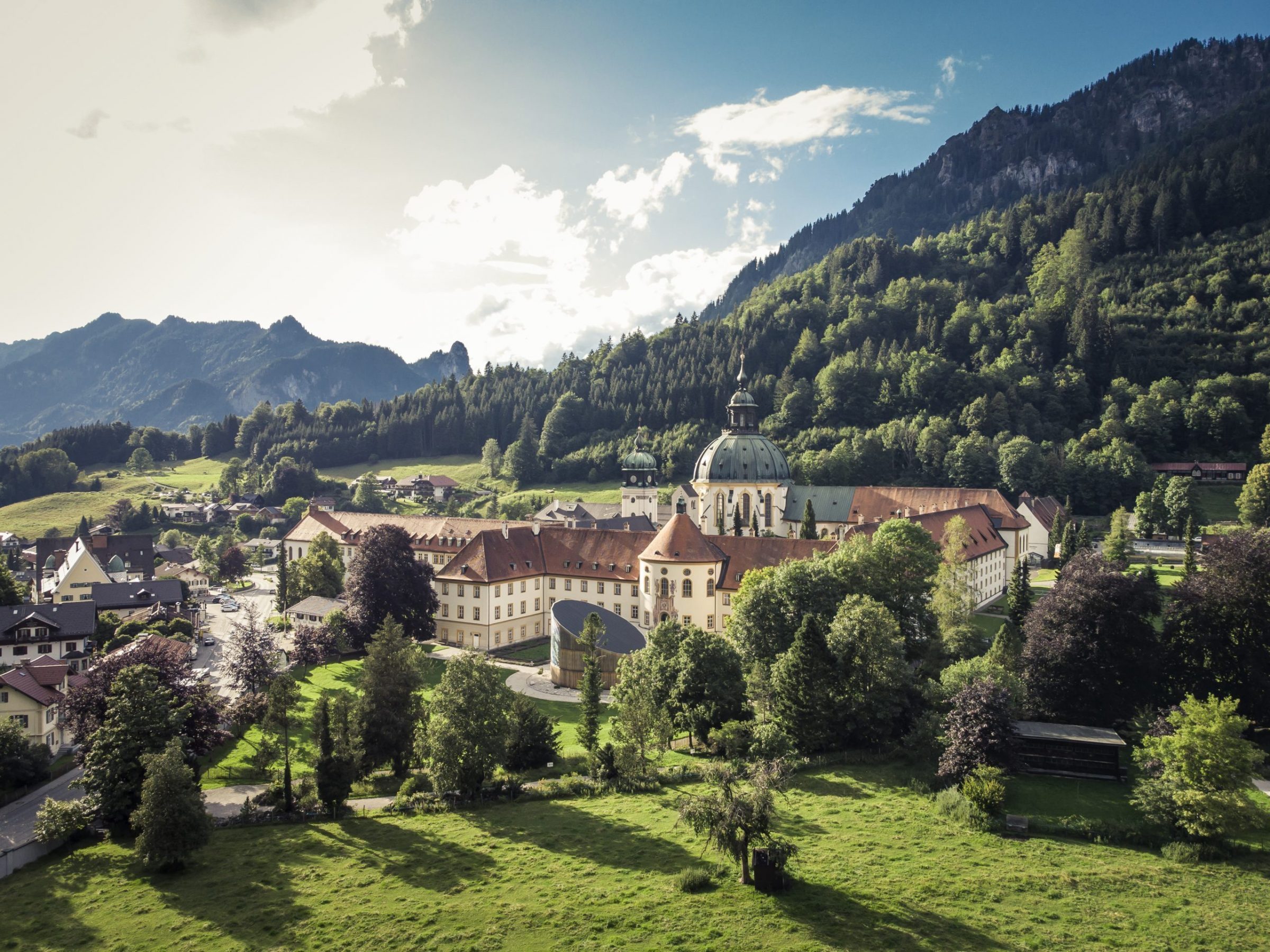 Abenteuer Alpenstraße Blick auf Sehenswürdigkeiten entlang der Deutschen Alpenstraße