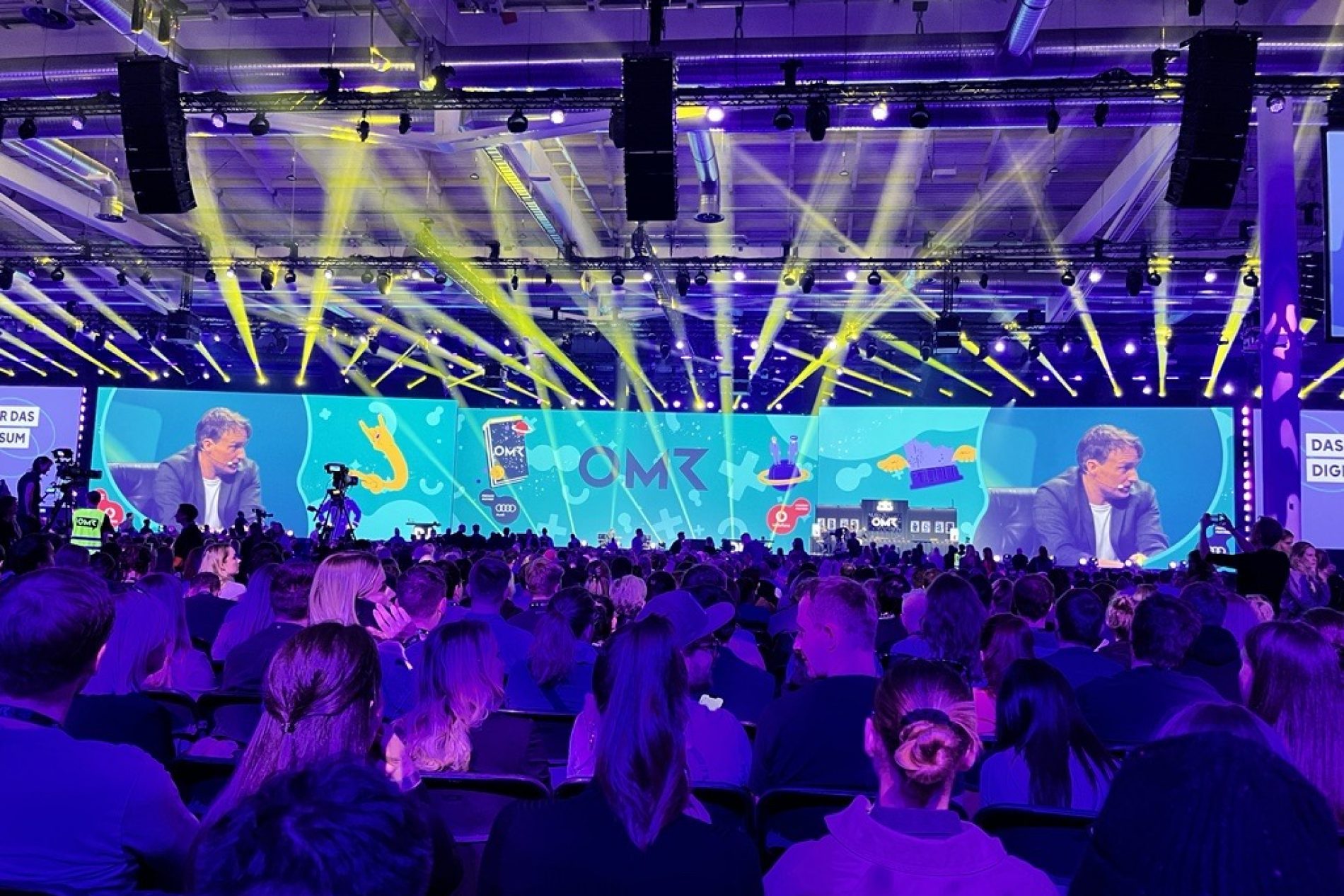 MicrosoftTeams-image (19) OMR 2023, wirklich beeindruckend: Mit 40 m ist die Conference Stage die größte Konferenzbühne in Europa.