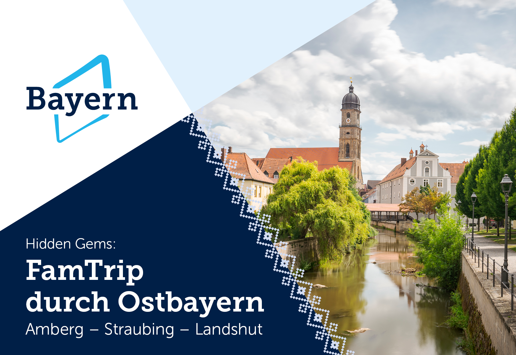 Banner_FamTrip_2025_2 Banner mit Bayern-Logo und diagonalen Flächen; Stadt am Fluss in Ostbayern; Titel Hidden Gems: FamTrip durch Ostbayern (Amberg–Straubing–Landshut).