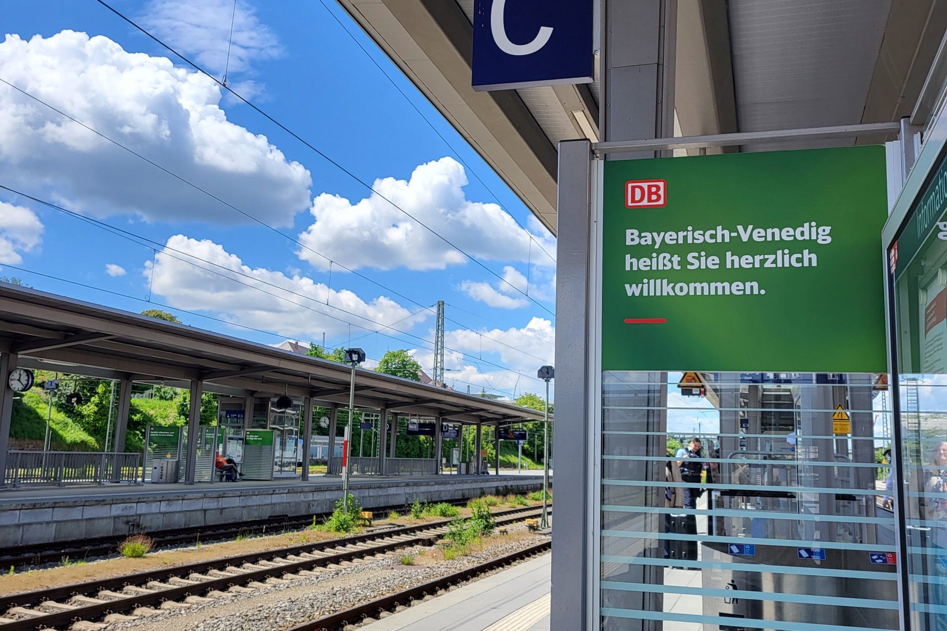 Ein leeres Bahngleis in Passau