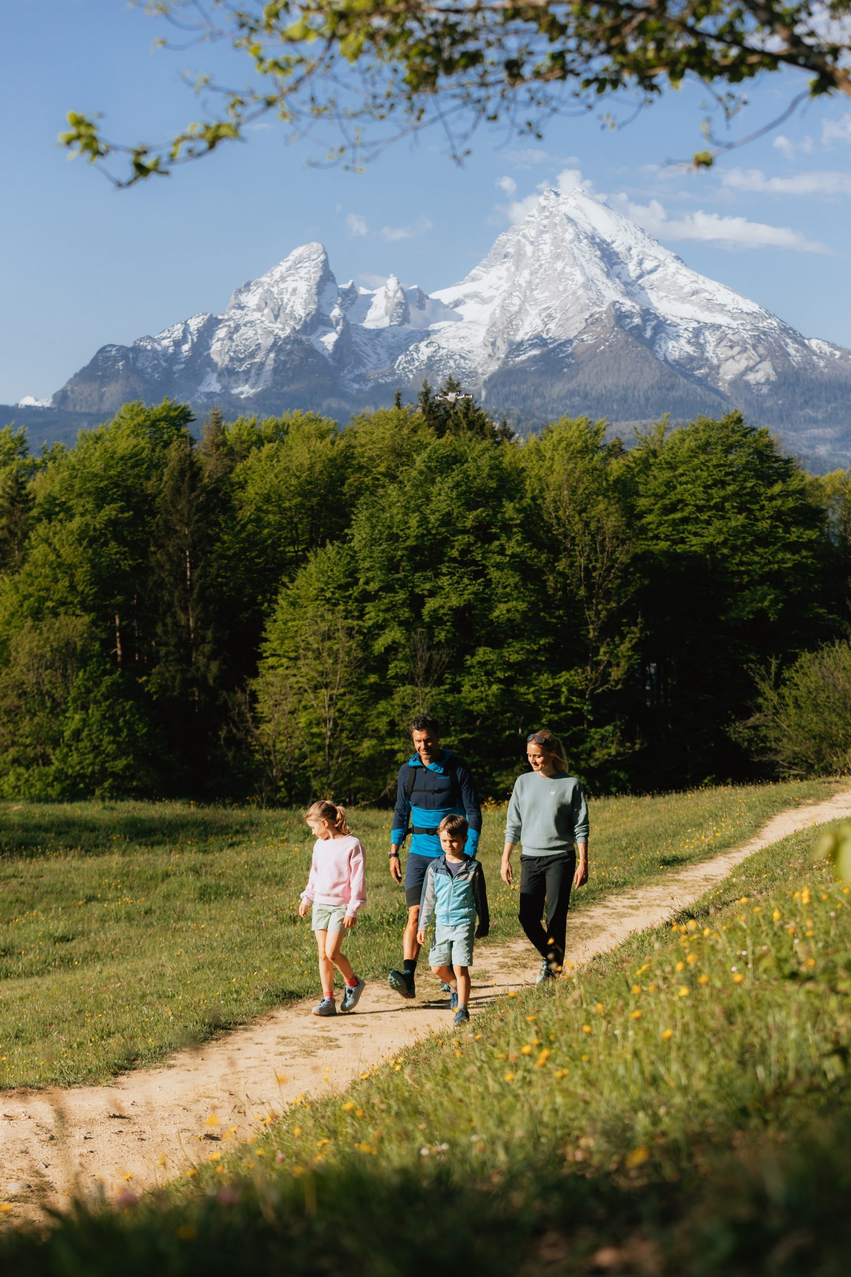 Familienwanderung in Berchtesgaden mit Blick auf den Watzmann – Naturerlebnis und Panoramablick in den bayerischen Alpen.